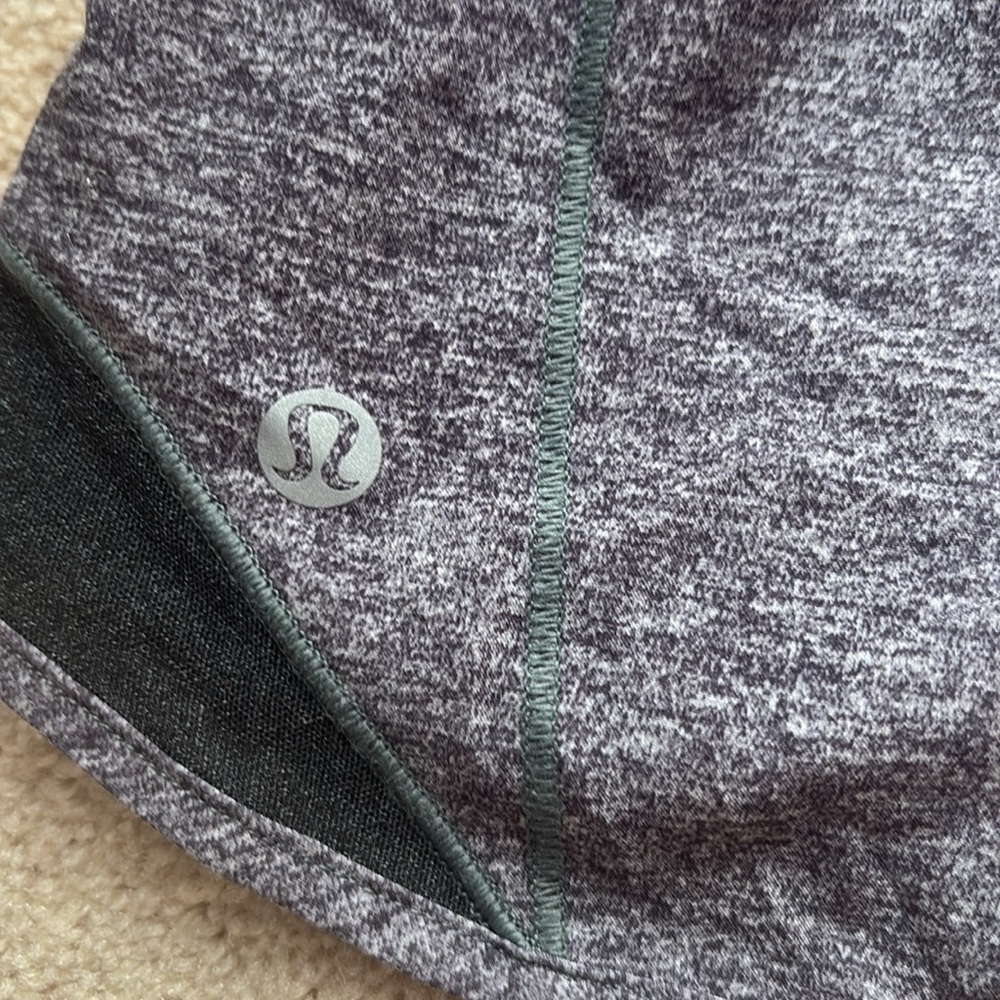 lululemon grey hotty hot shorts length 4 size 4 great quality - Picture 3 of 5
